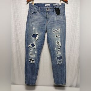 Ladies Guess Power Curvy Midrise Jeans. Size 30 NWT